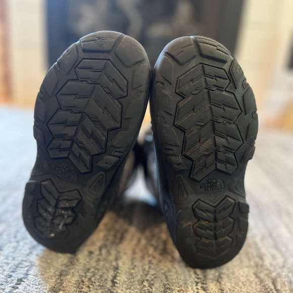 The North Face Kids Alpenglow Snowboots - size 3 - Picture 7 of 10